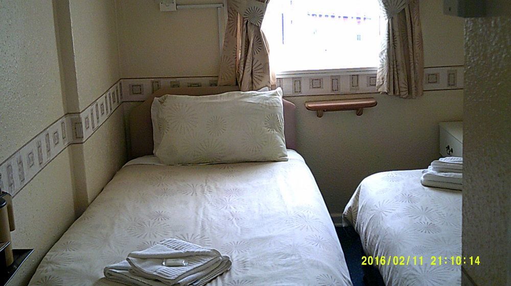 Olivers Strickley Over 35 Years Only แบล็คพูล ภายนอก รูปภาพ